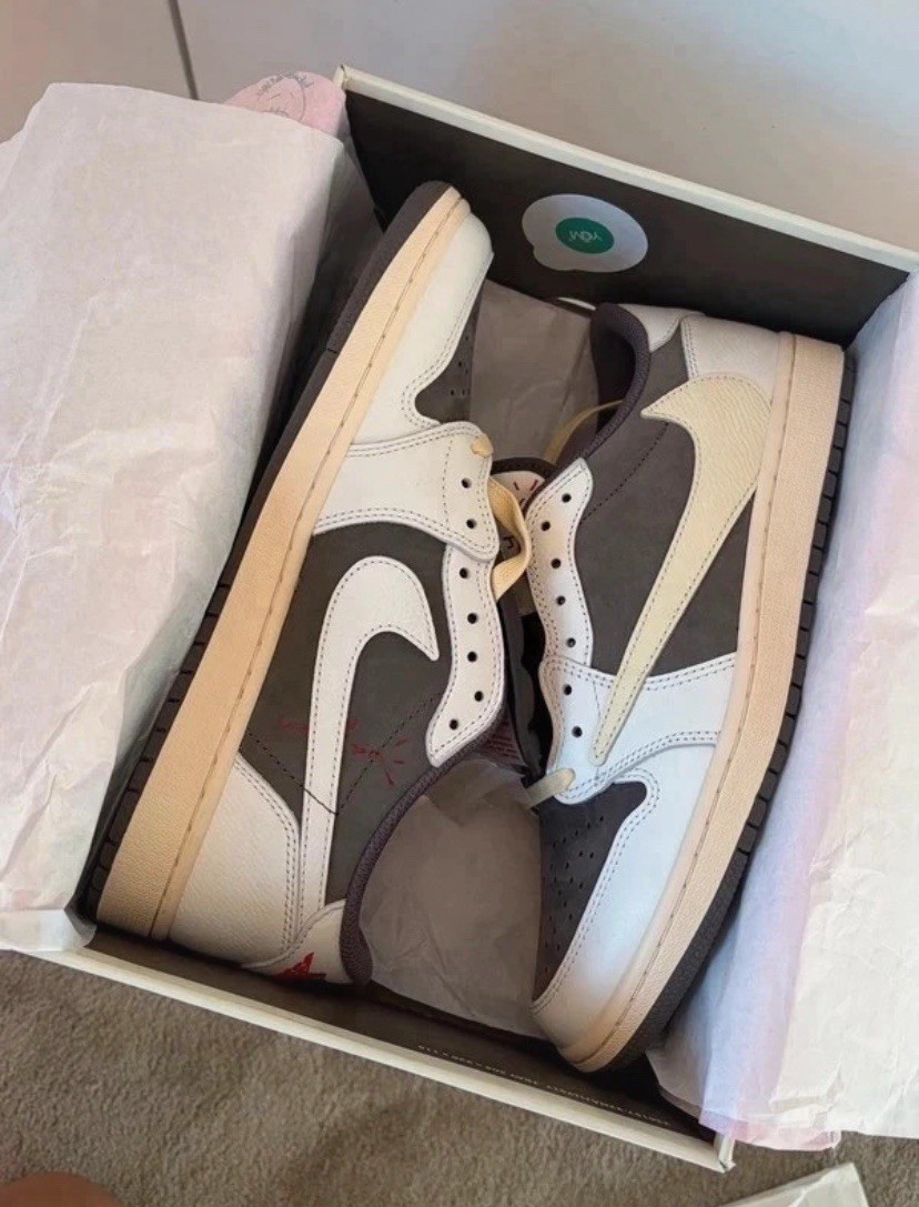 Nike Air Jordan 1 Low OG SP Travis Scott «Reverse Mocha» – US 10.5 / EU 44.5 Deadstock Collector Box