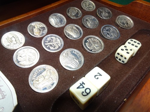 1988 FRANKLIN MINT COLLECTOR'S BACKGAMMON BOARD GAME SET – EXCALIBUR / CAMELOT - Picture 22 of 24