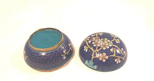 Antique Japanese Blue Enamel Cloisonne Round Trinket Box Cherry Blossom Flowers - Picture 4 of 7