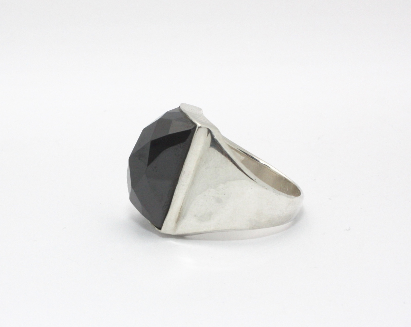  GENUINE BLACK ONYX RING set in 925 STERLING SILVER Size 9 FAST FREE SHIPPING !!