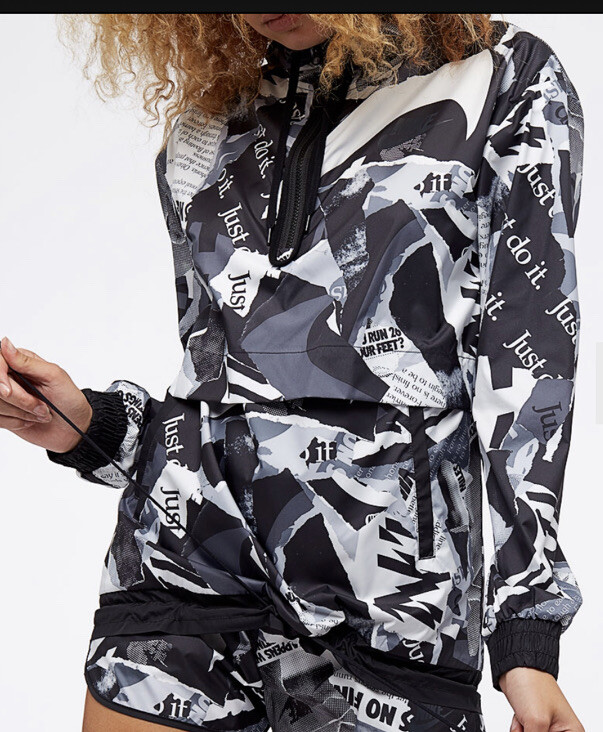 NIKE JUST DO IT ナイロンジャケット 　植物柄　Ｌサイズ NIKE Just Do It Newsprint Pullover Hooded Windbreaker 1/2
