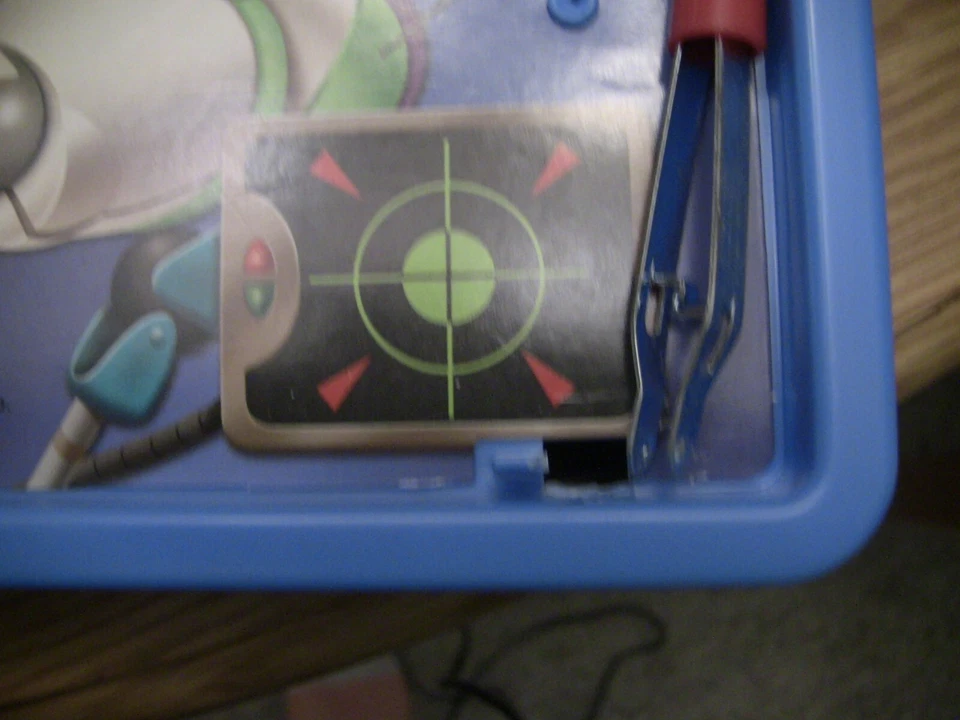 Piezas de repuesto Operation Disney Toy Story 3 - Funatomy Body Board Buzz Foto 3 de 4