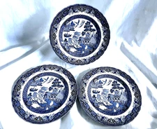 CHURCHILL Blue Willow Swirl set of 3 dessert-salad plates. MINT!