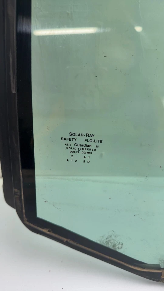 1988-1999 CHEVY PICKUP 1500 Front Door Glass/window Chevrolet Right - Image 4 of 4