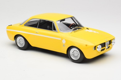 155120024 Alfa Romeo GTA 1300 Junior Yellow Minichamps 1/18 - Foto 2 di 6