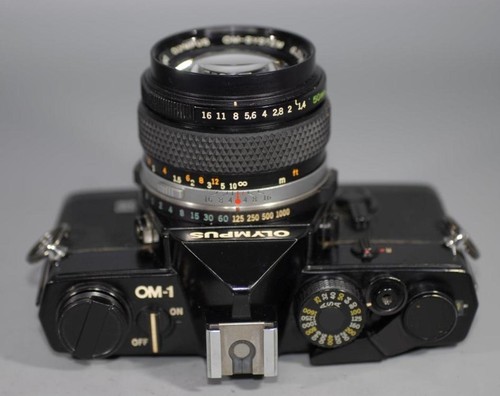 Cámara Olympus OM-1 negra con lente Zuiko 50 mm f1.4 Auto-S con manual - ¡Bonita Ex+! - Imagen 6 de 9