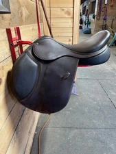 Arena Jump Saddle 17.5” close contact 