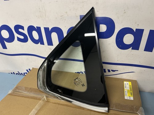 NISSAN PULSAR O/S REAR QUARTER GLASS 2014 - ON BRAND NEW GENUINE 83300 3ZL0A - Picture 5 of 7