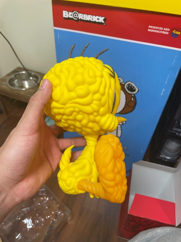 Виниловая фигурка Tweety Bird — Mark Dean Veca — 8 дюймов от Kidrobot желтая версия - Изображение 4 из 4