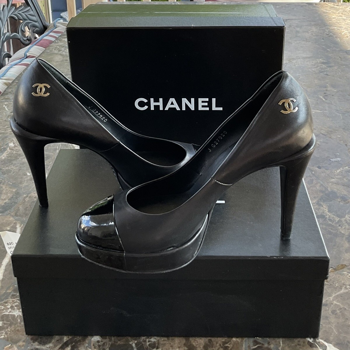 Authenticated Chanel Classic Black Escarpins Leather Cap Toe Pumps