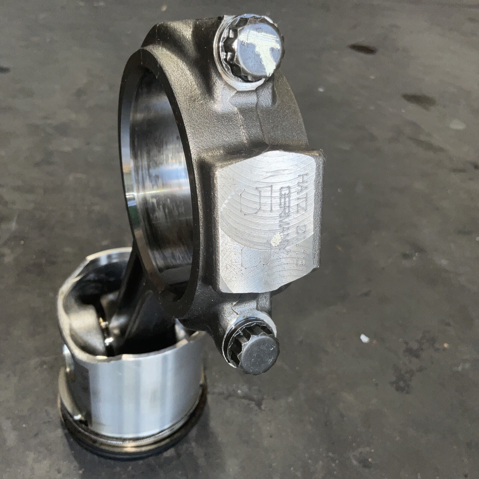 John Deere 6068 Connecting Rod and Piston Assembly R500335 OEM