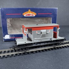 BACHMANN 37-535 OO GAUGE 20T BRAKE VAN RAILFREIGHT RED & GREY