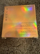 BECCA Light Chaser Highlighter For Face & Eye " Pearl Flashes Gold" 0.23 Oz