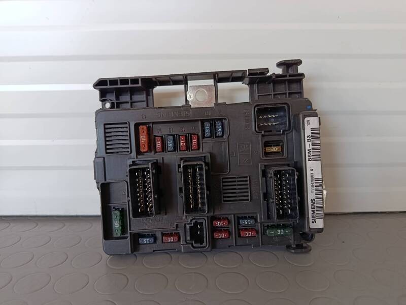 9643498880 fuse housing Citroen C3 plural 1.4 HDI 2004 124286