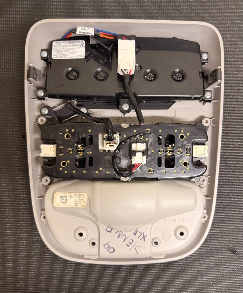 2007 2008 2009 2010 TOYOTA SIENNA купол лампа 83290-08030 серый OEM - Изображение 4 из 4