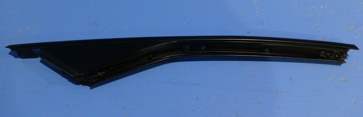 1997-2004 C5 CORVETTE WINDSHIELD REVEAL MOLDING LH 10299306