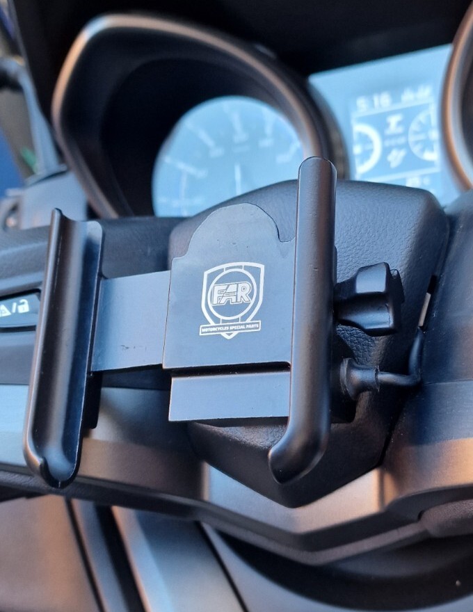 Porta Telefono FAR 7746 Yamaha T-Max 530 560 USB | Supporto CNC Premium