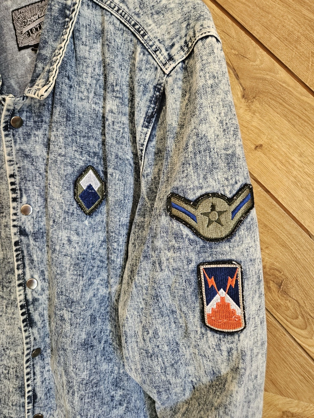 Brooklyn Cloth Men's XL Acid Wash Denim Jacket Military Patches Distressed Jean - product detail image 2