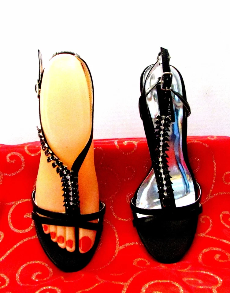 TONY BOWLS TALLA 8 ADDISON SANDALIAS/TACONES FORMALES CON TIRAS ADORNADAS NEGRAS USADAS EN EXCELENTE ESTADO Foto 3 de 4