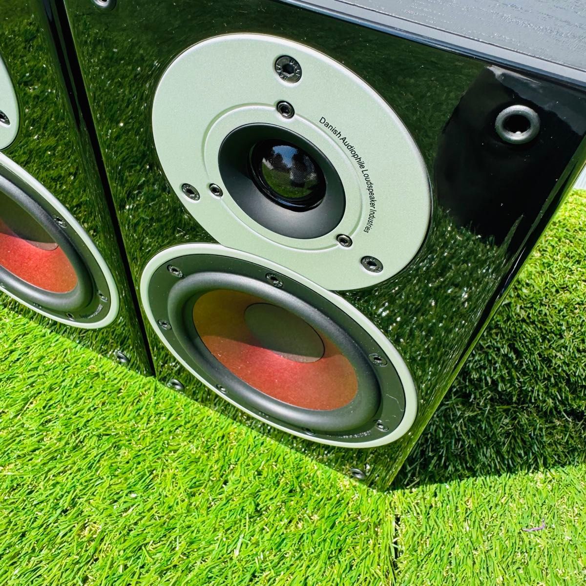 Dali Zensor 1 Bookshelf Speakers Pair Light Walnut Color