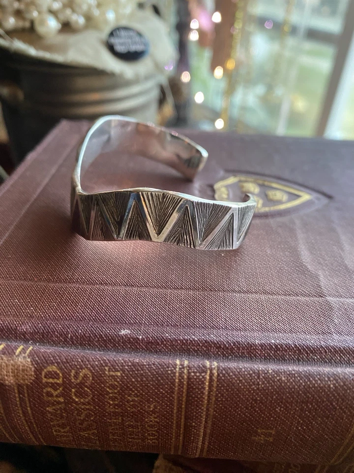 Brazalete ondulado de plata esterlina retirado James Avery diseño sólido en todas partes Foto 4 de 4