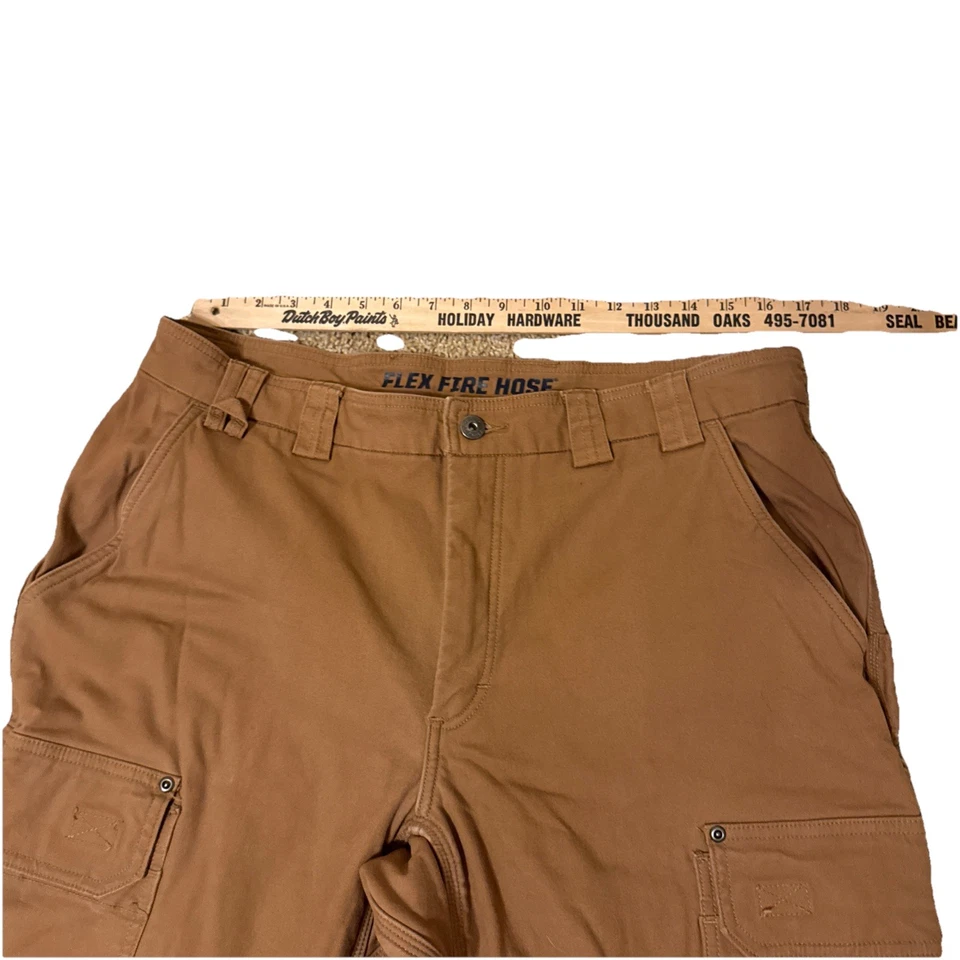 Pantalones cargo Duluth Trading para hombre con manguera contra incendios forrados de vellón calce relajado 36x30 marrón Foto 4 de 4