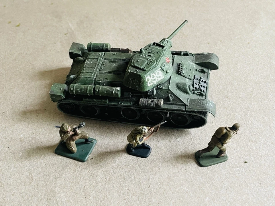Custom Painted Soviet Soldiers & Tank Miniatures WWII War Games Russian 1:76 - Image 2 of 4