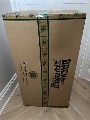 DeLorean Hot Toys MMS636 Delorean Back to the Future II (brand New Sealed Box)