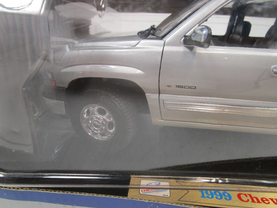 Chevy Silverado Z71 1999 WELLY 1/18 PLATEADO CABINA EXTENDIDA LADO DEPORTIVO USADO MUY BONITO Foto 3 de 4