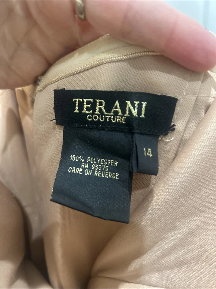 Vestido de formatura feminino Terani Couture tamanho 14 sem alças dourado com strass - Imagem 2 de 4