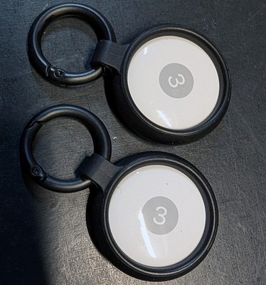 likeNEW Apple AirTag Pack Set of 2 Tags Tracking Bluetooth Silver Black Keychain