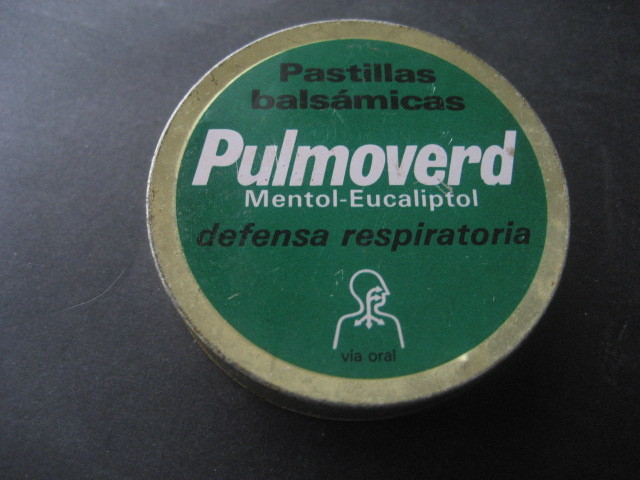 ANTIGUA CAJA FARMACIA DE HOJALATA. PASTILLAS BALSAMICAS PULMOVERD