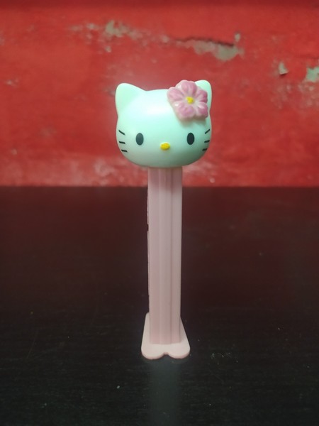 PEZ DISPENSER - HELLO KITTY - SANRIO