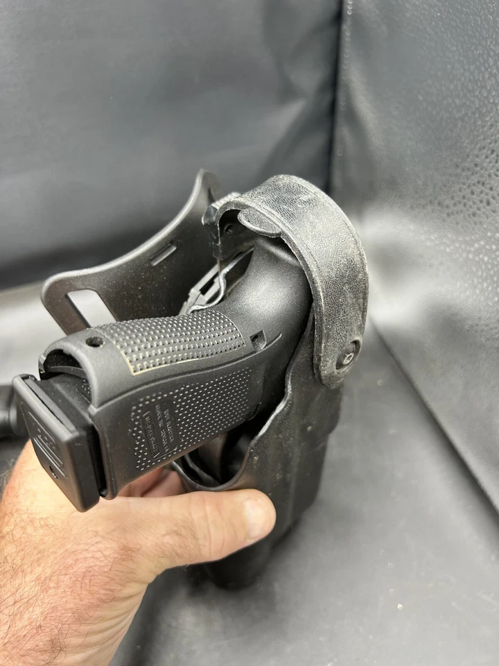 Safariland 6280 SLS Lvl 2  STX Duty Holster Glock 45 w/ Light RH - Image 2 of 3