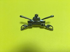 US ARMORED CAVALRY CROSS SABERS SILVER COLORED HAT PIN