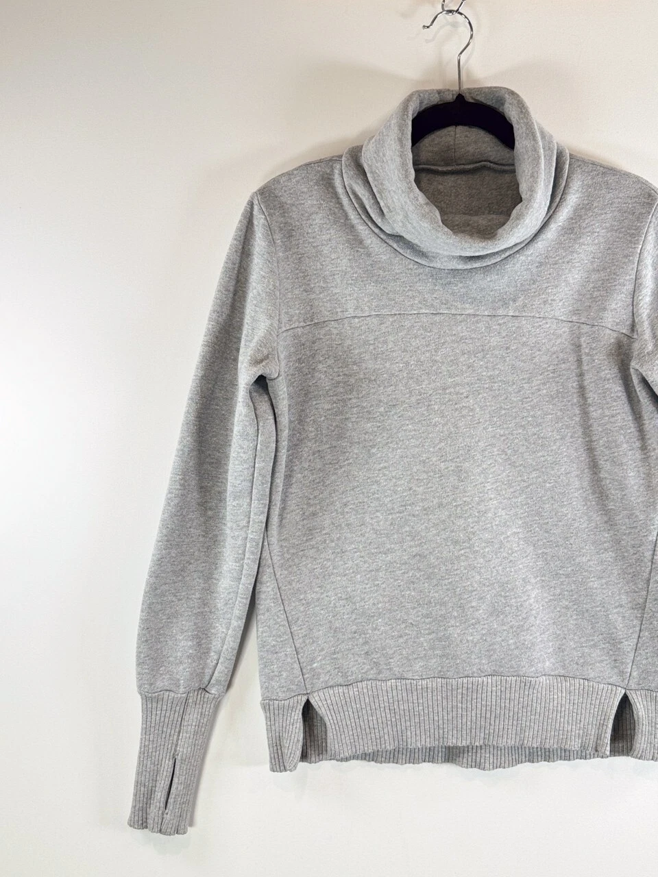 alo-yoga haze turtle neck pullover thumbhole cozy sweatshirt