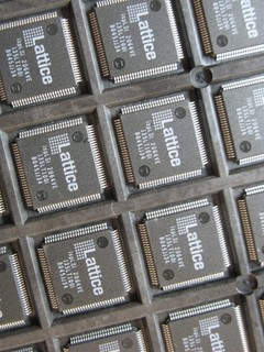 85 PCS LATTICE ISPLSI2064VE135LT100I IC CPLD 64MC 7.5NS 100TQFP INTEGRATED