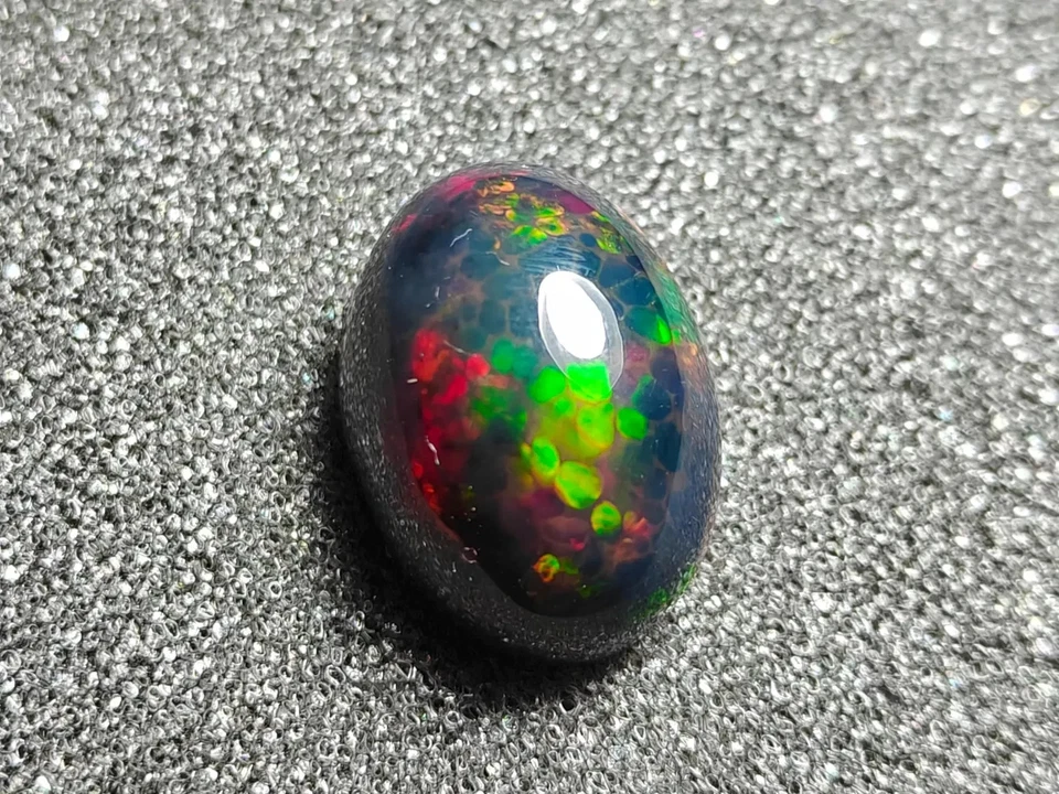 Cabujón de ópalo negro ahumado: piedra de ópalo de forma ovalada de 11,15 quilates, enorme ópalo de panal Foto 2 de 4
