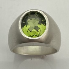 MJG STERLING SILVER RING. HEAVY. 12 x 10mm OVAL LAB CREATED PERIDOT . SZ 9.5
