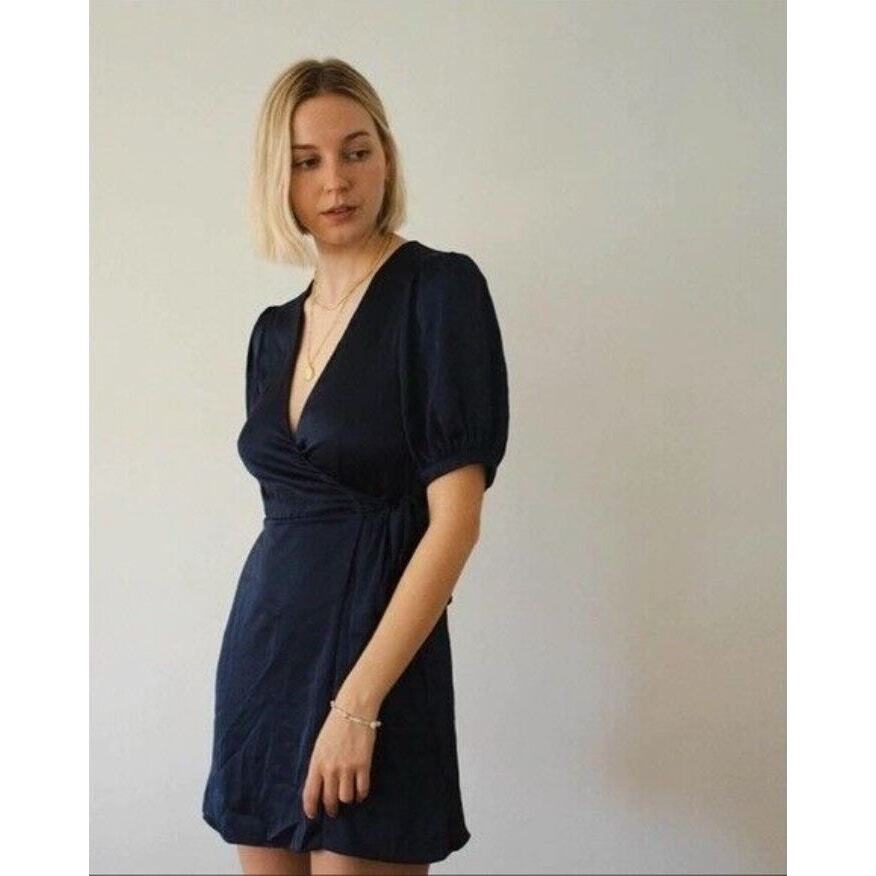 NWT Aritzia Wilfred Free Lune classy navy blue satin puff