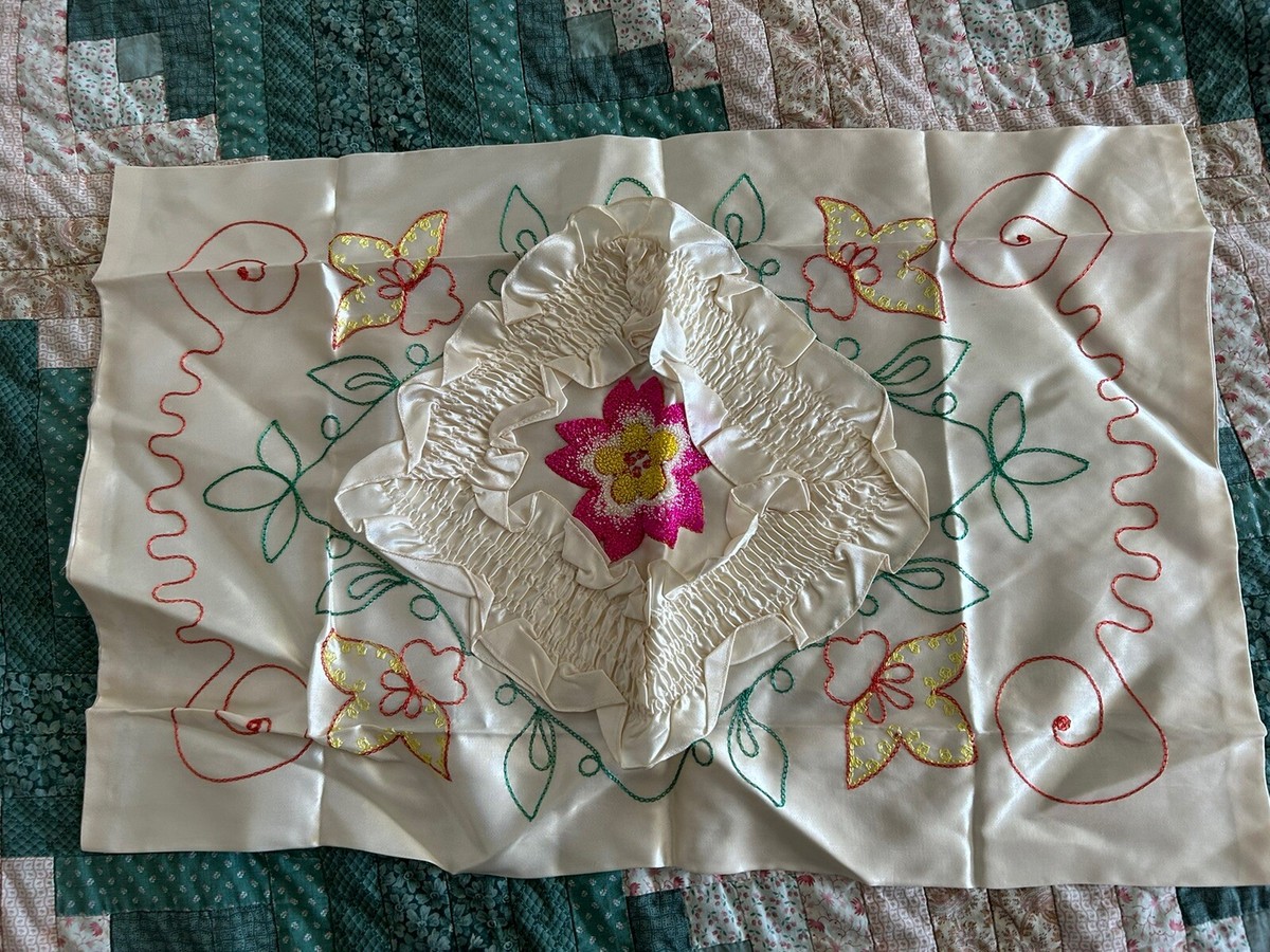VINTAGE EMBROIDERED SILK BED COVER SHEET & PILLOWCASES JAPANESE