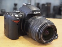 Nikon D40 10.2MP Digital SLR Camera + 18-55mm Lens U19296