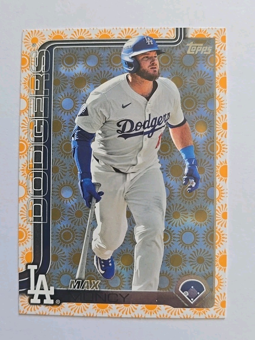 2025 Topps Series 2 Max Muncy #378 Sun Holiday Foil Los Angeles