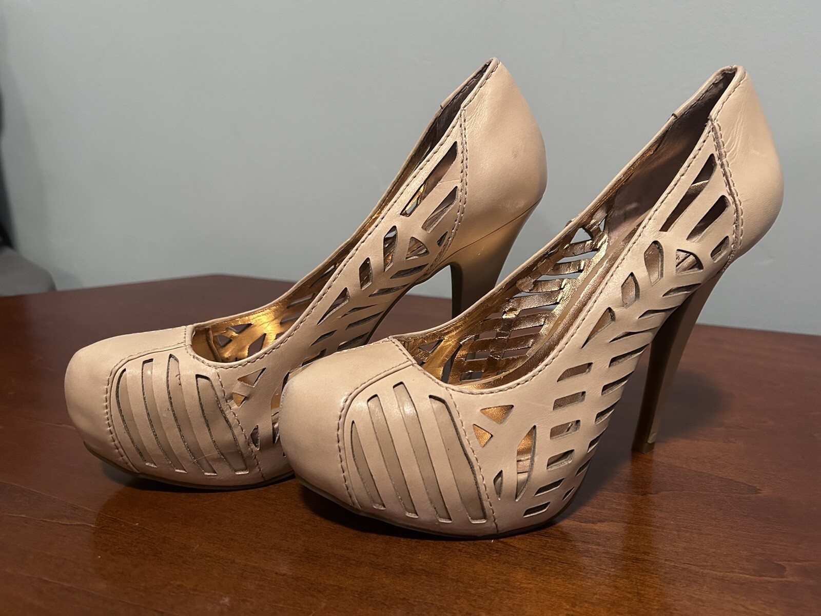 BCBGENERATION Tan platform cut out pump size 8 - image 3