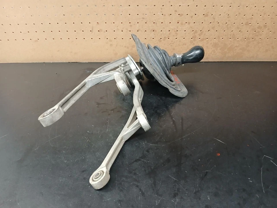 08 CONJUNTO DE PALANCA DE CAMBIOS DE TRANSMISIÓN INFINITI G37 M/T OEM Foto 4 de 4