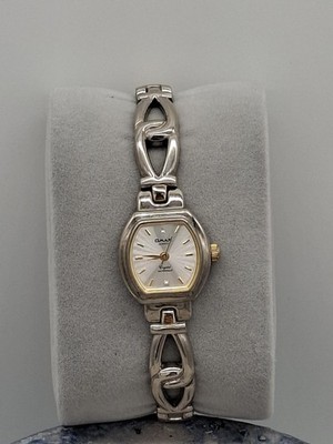 OMAX Armbanduhr Quartz Präzision Eleganz Damenuhr Edelstahl Silber Armband