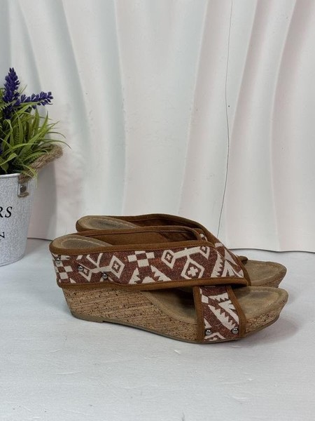 Women Minnetonka Sandals White Textile 39