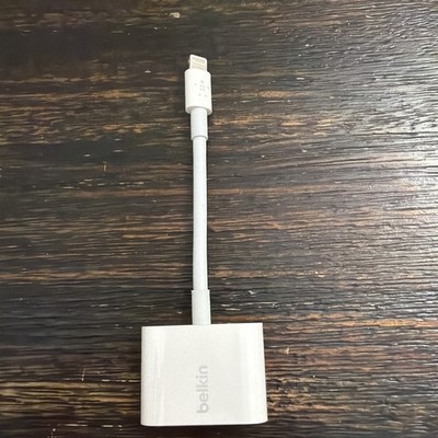 GENUINE Belkin Lightnng Audio + Charge RockStar for Apple White PREOWNED! 
