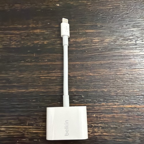 GENUINE Belkin Lightnng Audio + Charge RockStar for Apple White PREOWNED! 