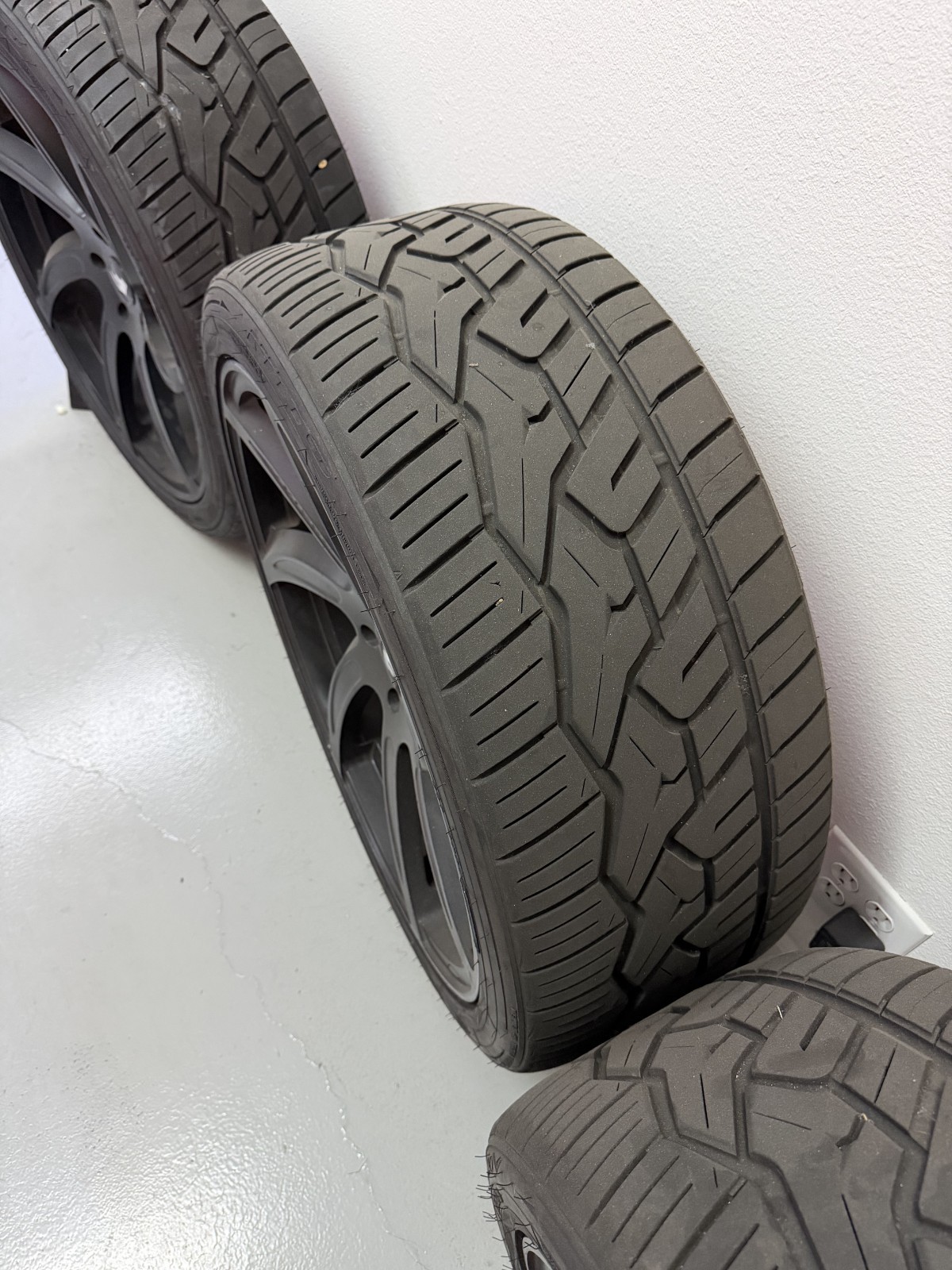 Forgiato 24” Wheels 285/35R24 Bentley Bentayga Set of 4